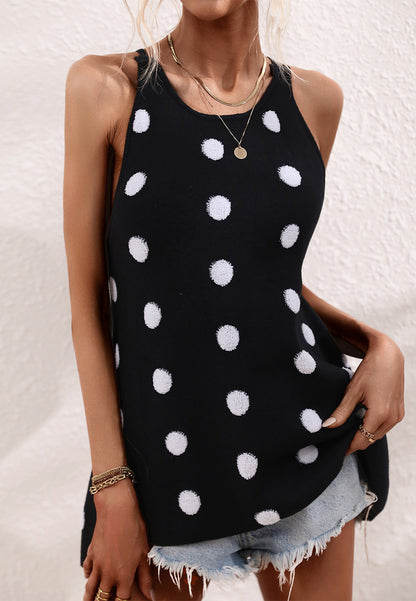Top de punto con cuello halter y lunares