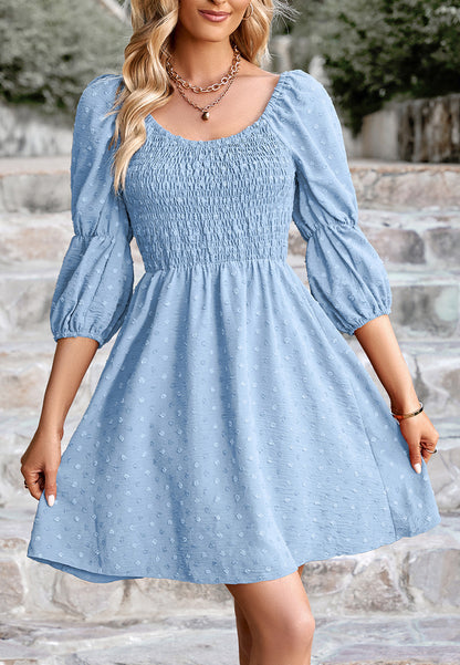 Vestido con lunares suizos y mangas abullonadas dobles