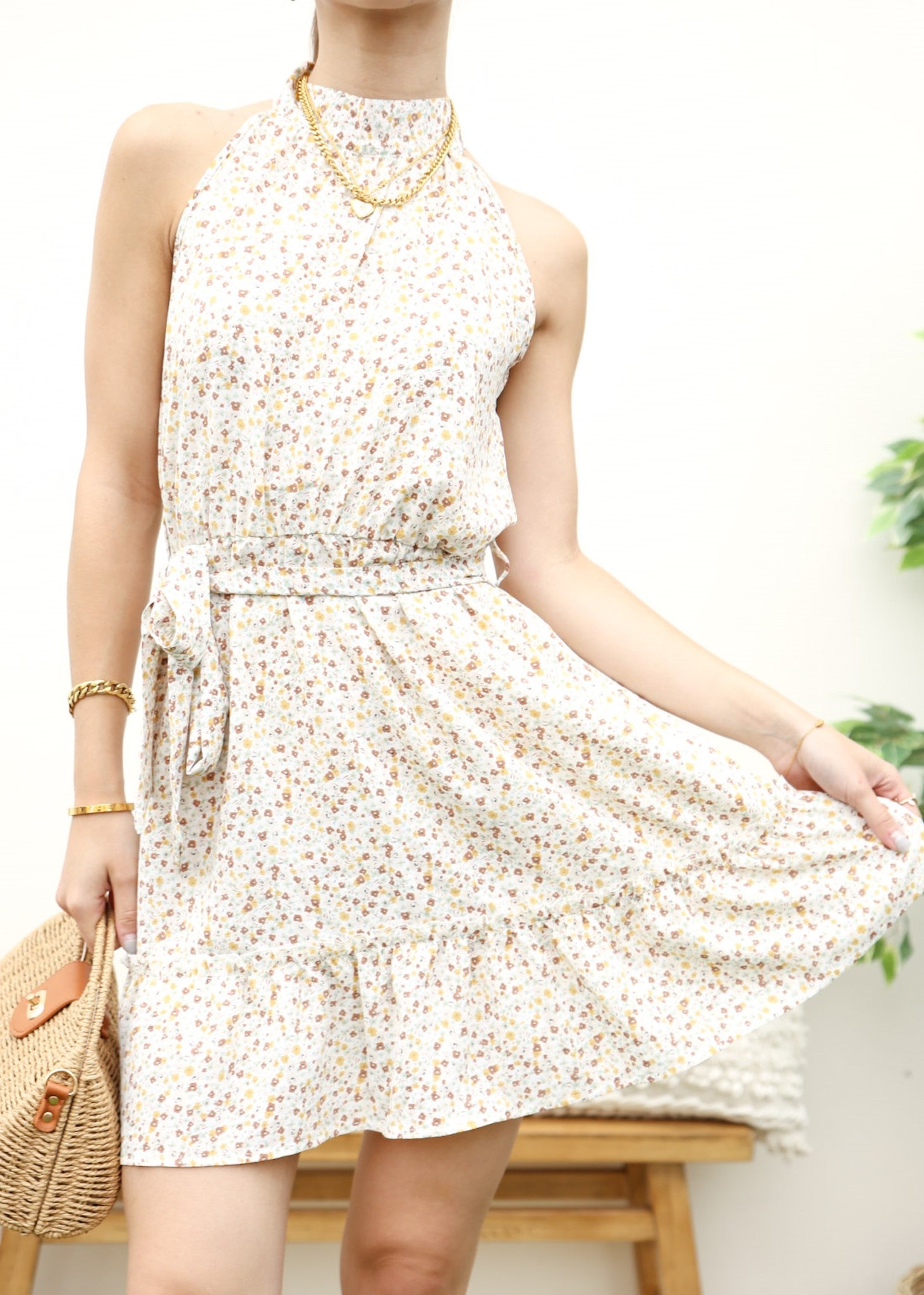 Vestido con escote en forma de cerradura y estampado floral 