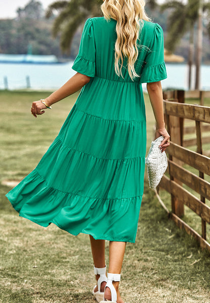 Vestido midi con capas y lazo en el cuello con borlas