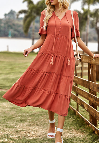 Vestido midi con capas y lazo en el cuello con borlas