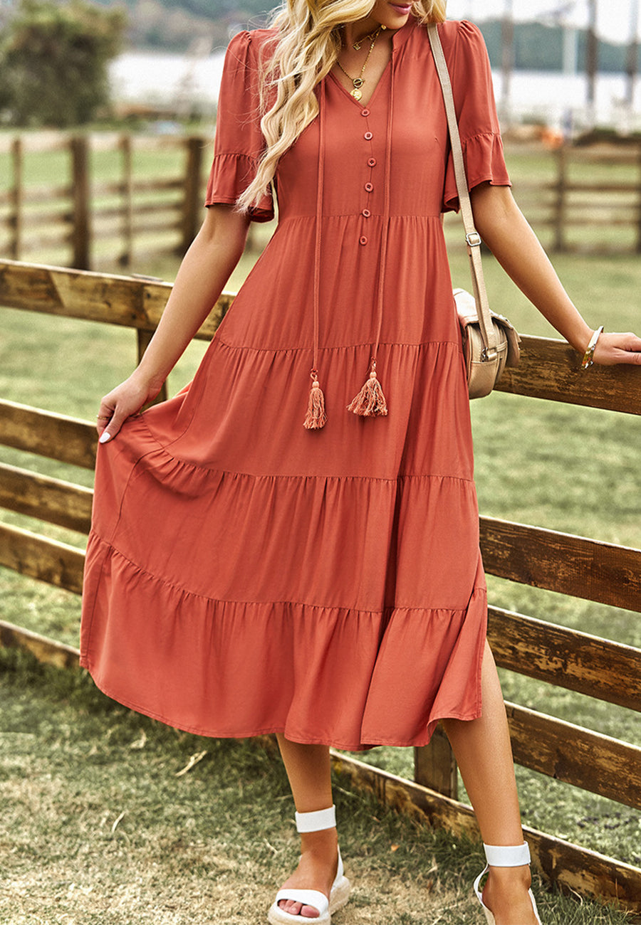 Vestido midi con capas y lazo en el cuello con borlas