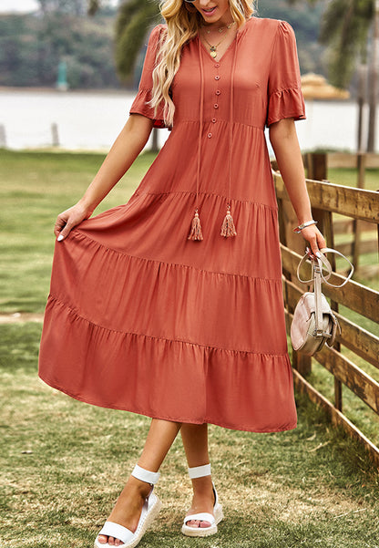 Vestido midi con capas y lazo en el cuello con borlas