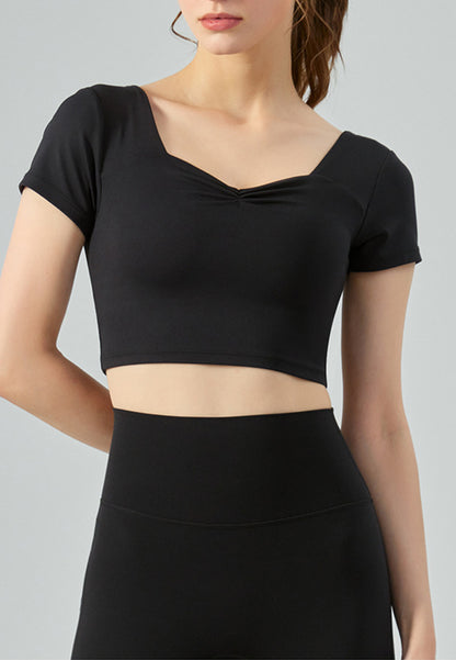 Camiseta corta de descanso con escote en forma de corazón