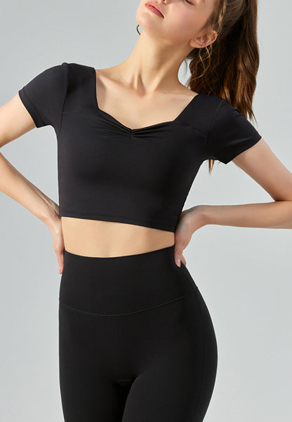 Camiseta corta de descanso con escote en forma de corazón