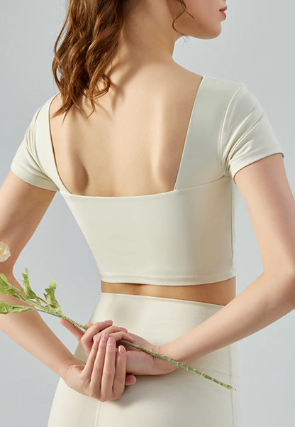 Camiseta corta de descanso con escote en forma de corazón