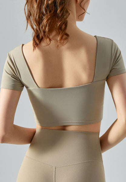 Camiseta corta de descanso con escote en forma de corazón