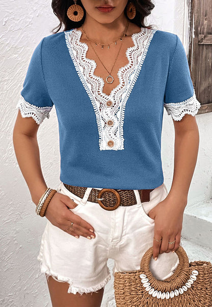 Camisa texturizada con ribete de encaje festoneado