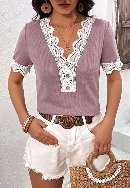 Camisa texturizada con ribete de encaje festoneado