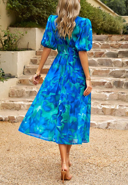 Vestido abullonado estampado con escote pronunciado