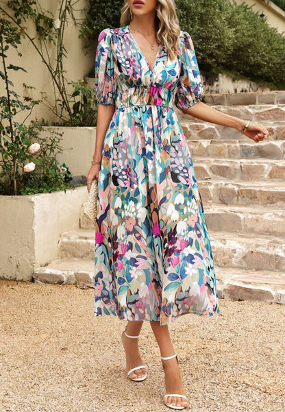 Vestido abullonado estampado con escote pronunciado