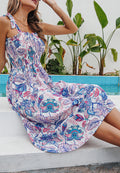 Vestido de verano con cuello recto y lazo en los hombros