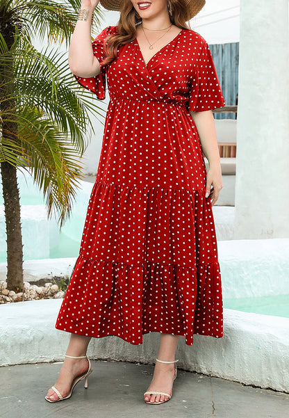 Vestido escalonado de lunares de talla grande