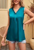 Blusa de satén plisada con escote en V