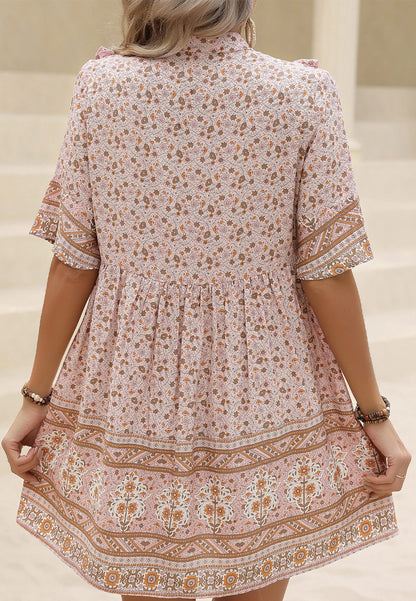 Vestido bohemio con estampado floral y volantes en la parte delantera