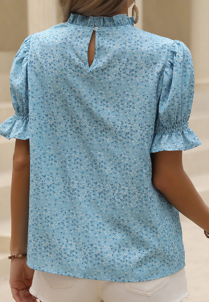 Blusa con escote con volantes y abertura en la espalda