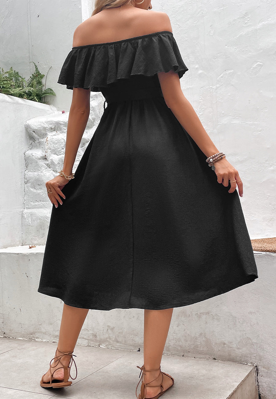 Vestido con hombros descubiertos y botones en contraste en la parte delantera
