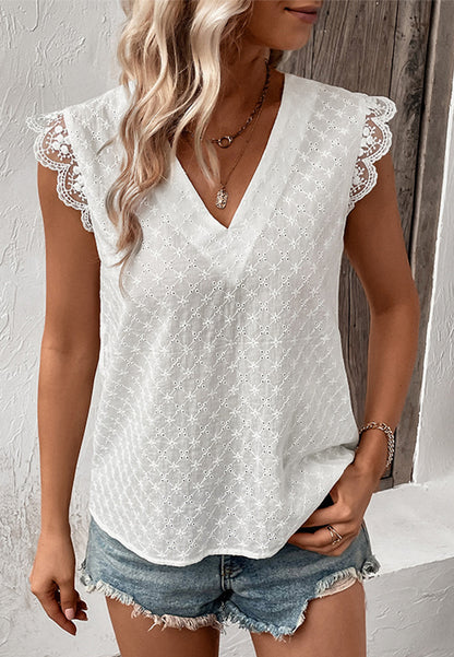 Parte superior con ojales y ribete de encaje festoneado