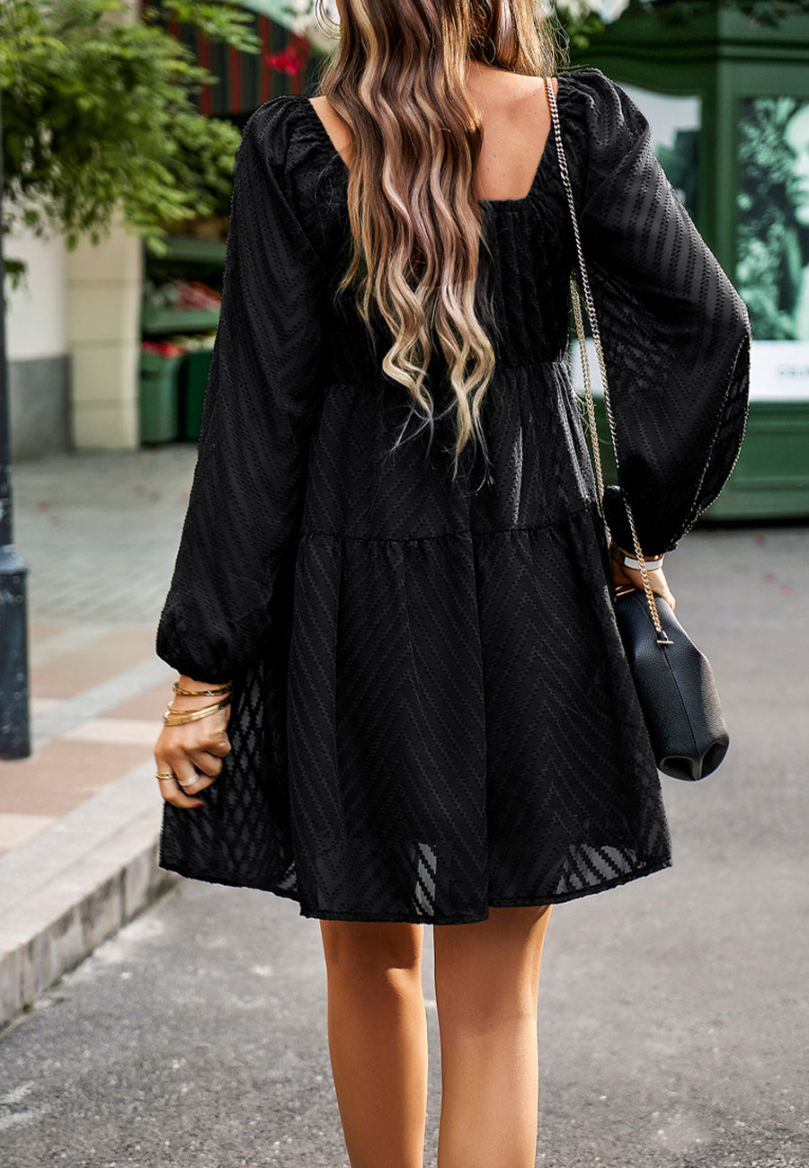 Vestido con escote cuadrado y estampado de chevrones