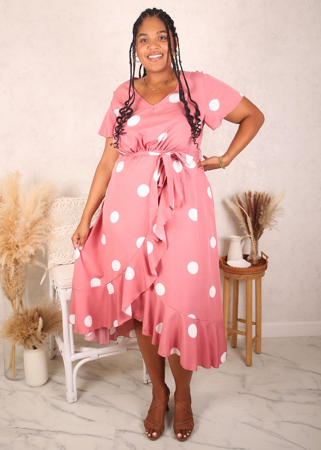 Vestido con dobladillo con volantes superpuestos en talla grande, color rosa