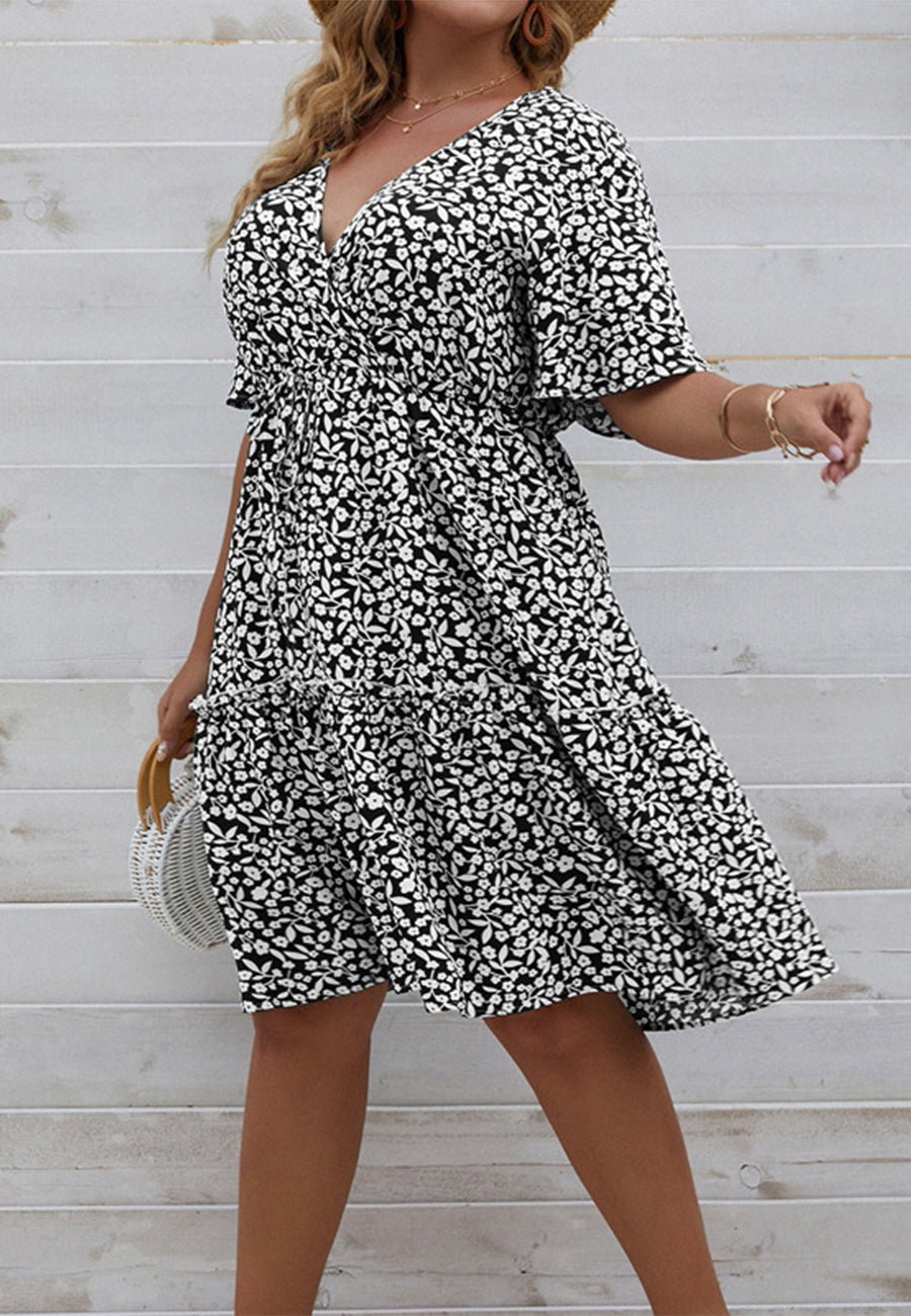 Vestido de cuello cruzado con estampado floral de talla grande