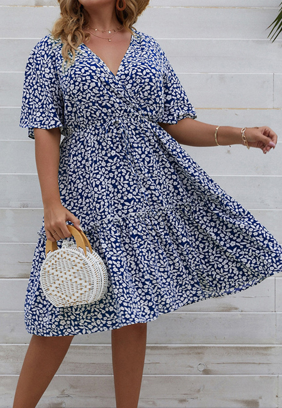 Vestido de cuello cruzado con estampado floral de talla grande