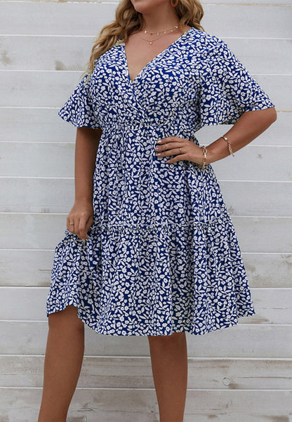 Vestido de cuello cruzado con estampado floral de talla grande