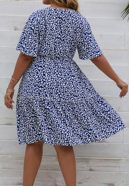 Vestido de cuello cruzado con estampado floral de talla grande