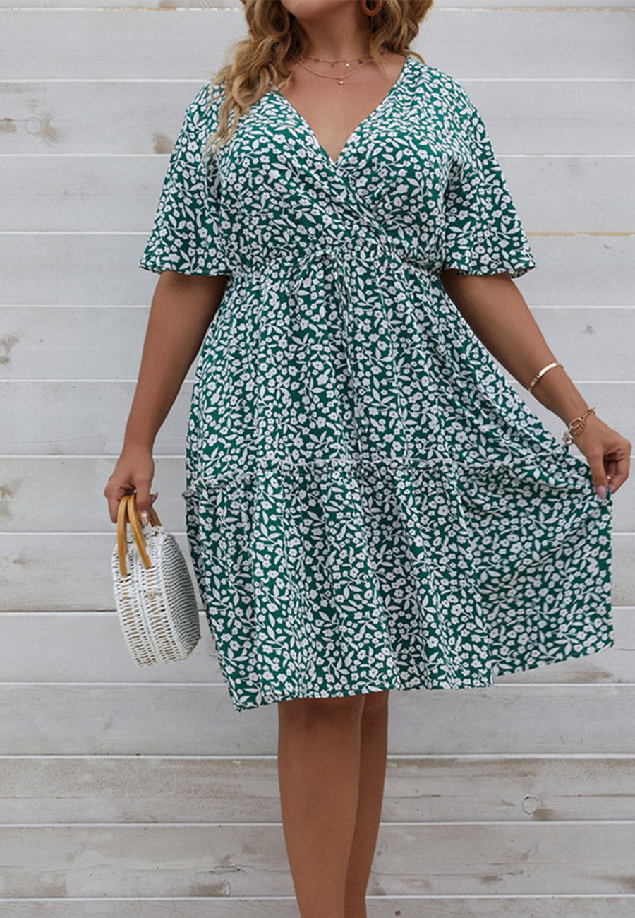 Vestido de cuello cruzado con estampado floral de talla grande