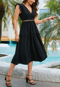 Vestido con espalda recortada y ribete de encaje