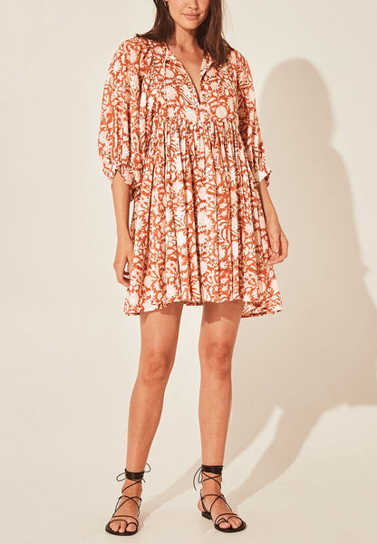 Vestido plisado con mangas dolman y estampado floral