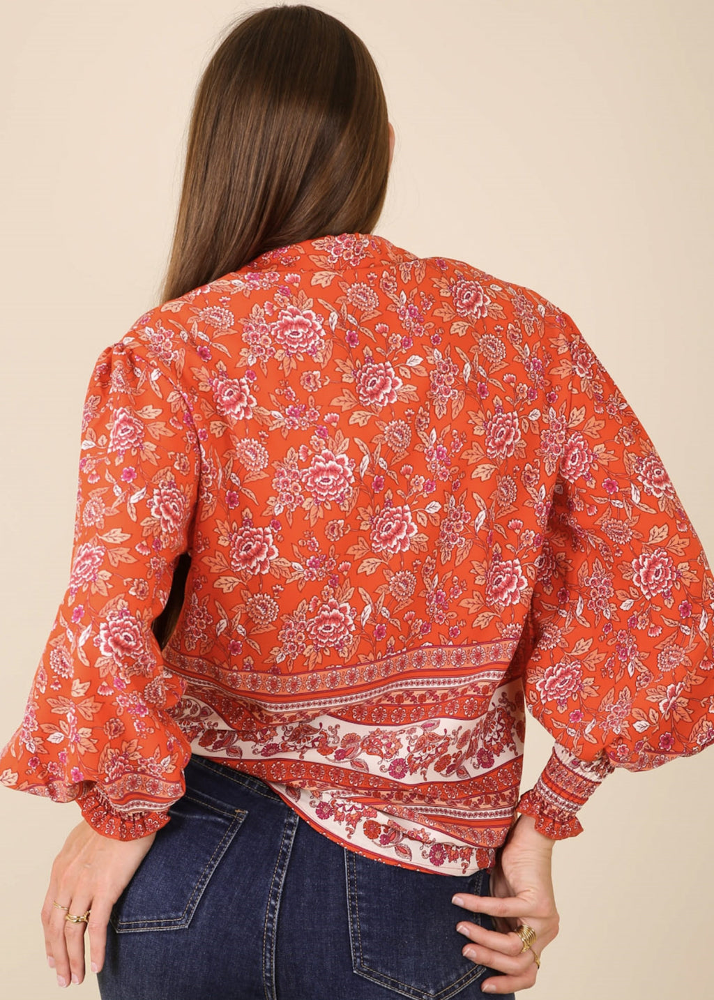 Camisa con cuello y estampado floral oriental