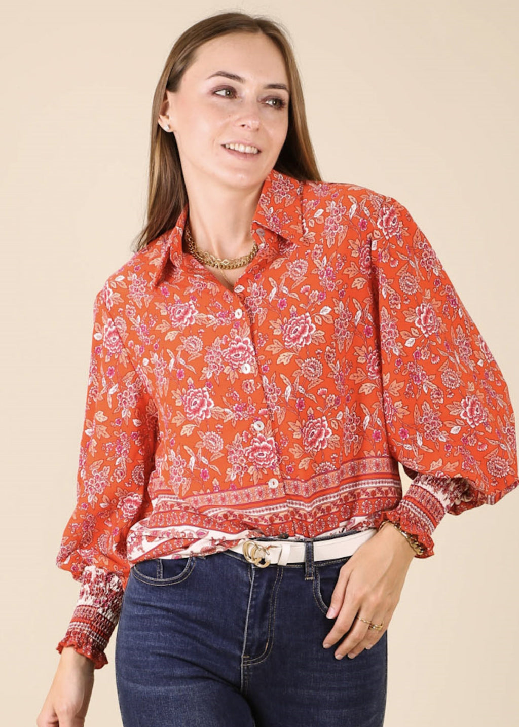 Camisa con cuello y estampado floral oriental