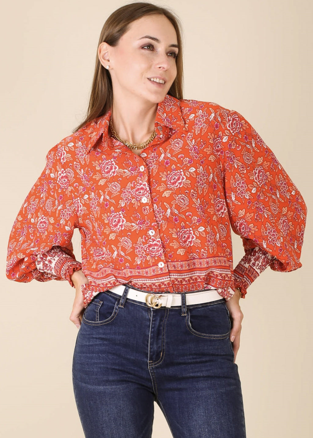 Camisa con cuello y estampado floral oriental