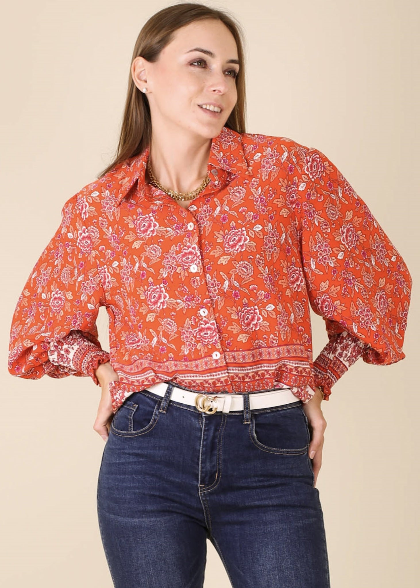 Camisa con cuello y estampado floral oriental