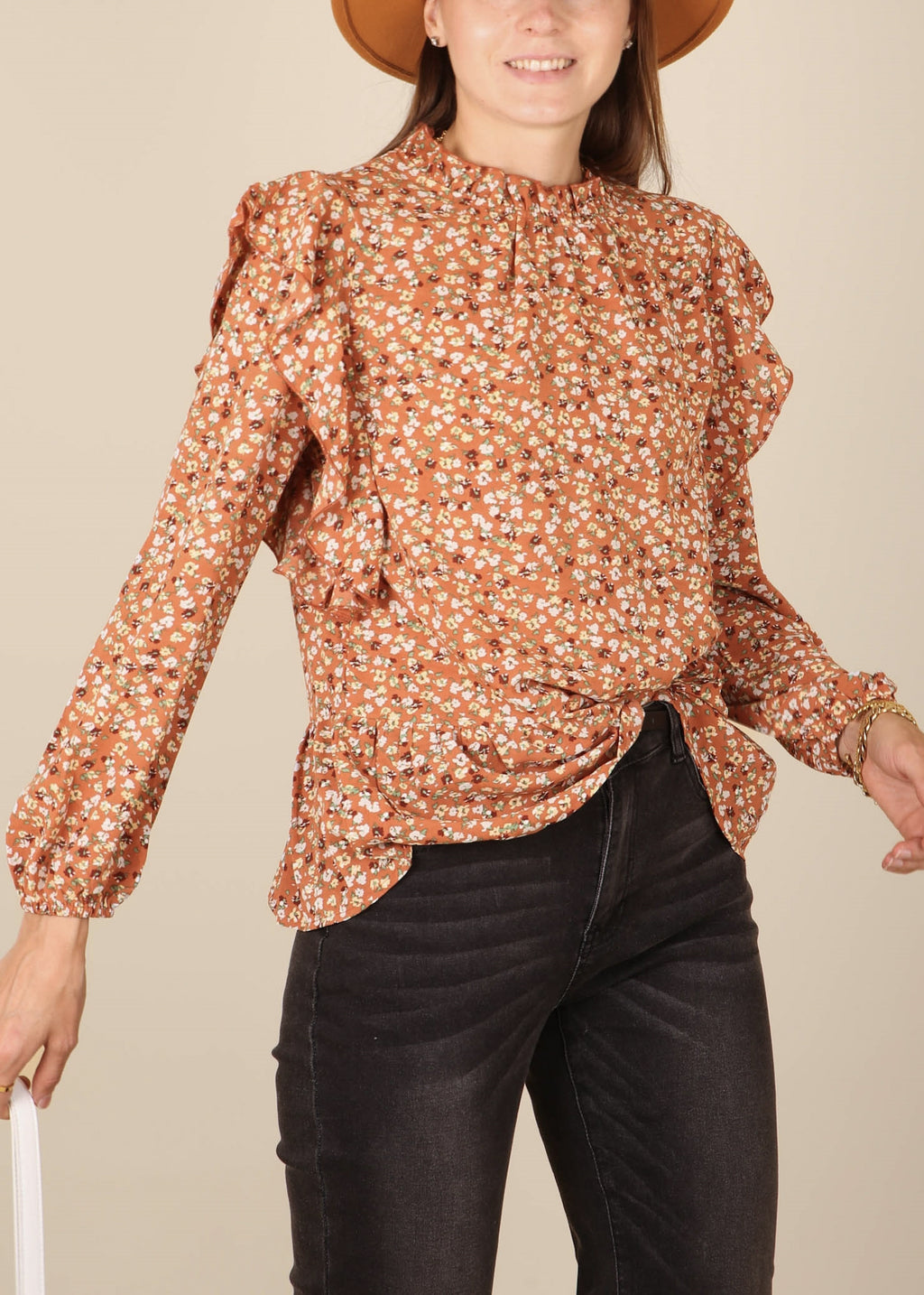 Blusa con estampado floral y detalle de volantes por todas partes