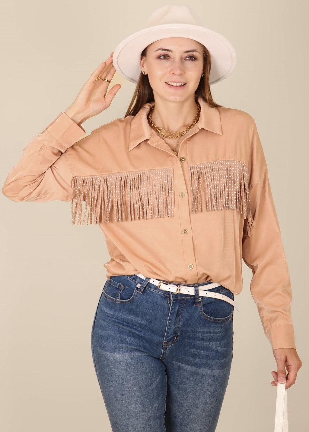 Camisa con detalle de flecos y lunares
