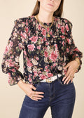 Blusa con detalle fruncido y volantes en los hombros