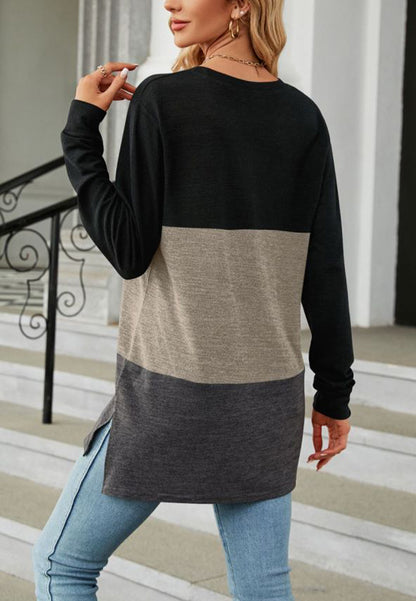 Suéter largo con aberturas laterales y diseño de bloques de color