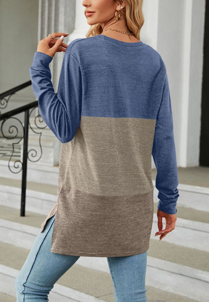 Suéter largo con aberturas laterales y diseño de bloques de color