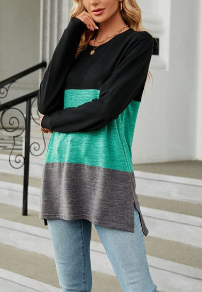 Suéter largo con aberturas laterales y diseño de bloques de color