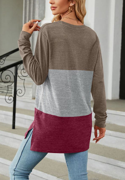 Suéter largo con aberturas laterales y diseño de bloques de color