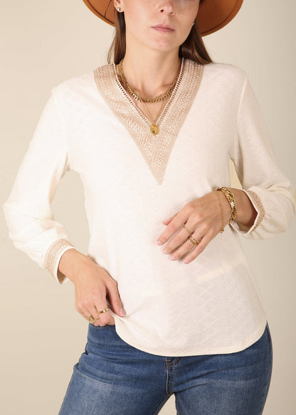 Suéter de cuello en V con detalle de crochet