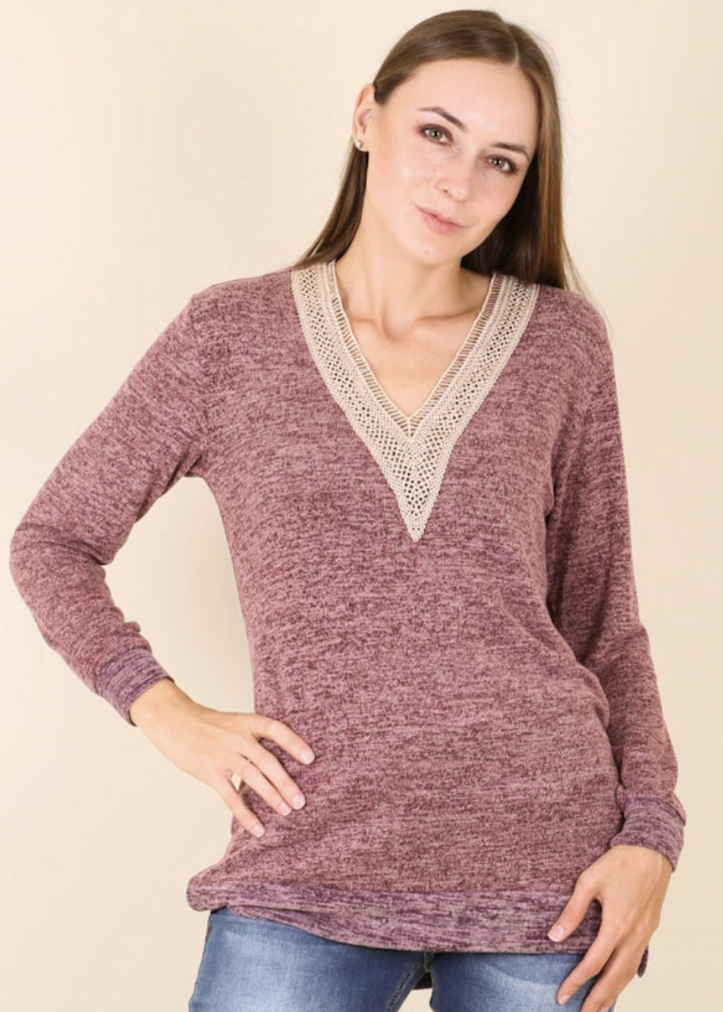 Suéter de crochet de dos tonos con cuello en V