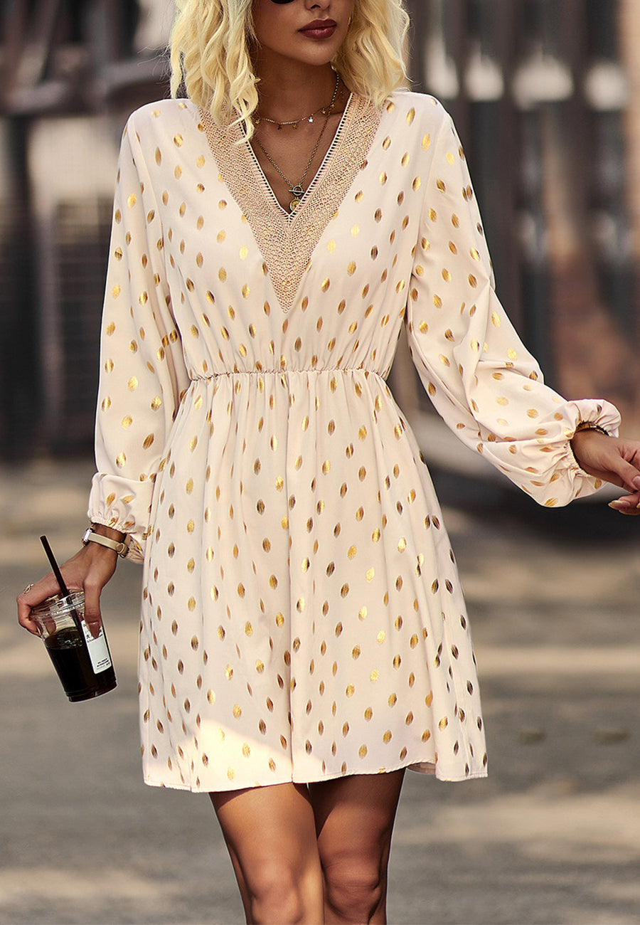 Vestido con detalle de crochet y estampado de lunares