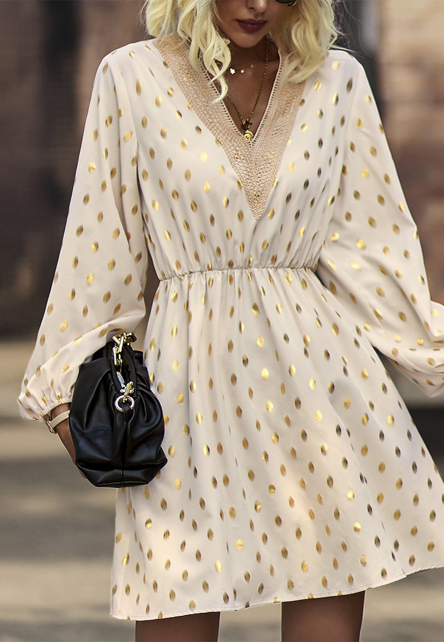 Vestido con detalle de crochet y estampado de lunares