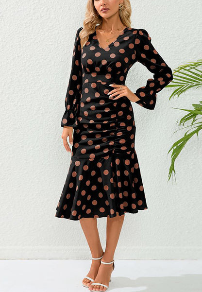 Vestido fruncido con estampado de lunares