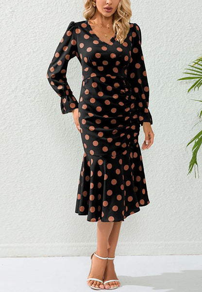 Vestido fruncido con estampado de lunares