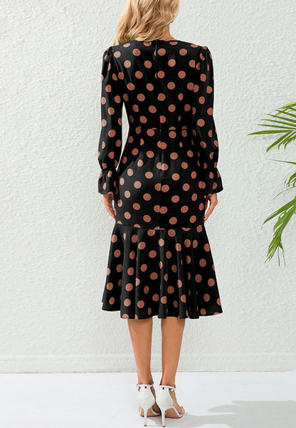 Vestido fruncido con estampado de lunares