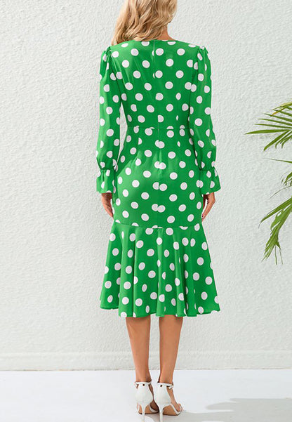 Vestido fruncido con estampado de lunares